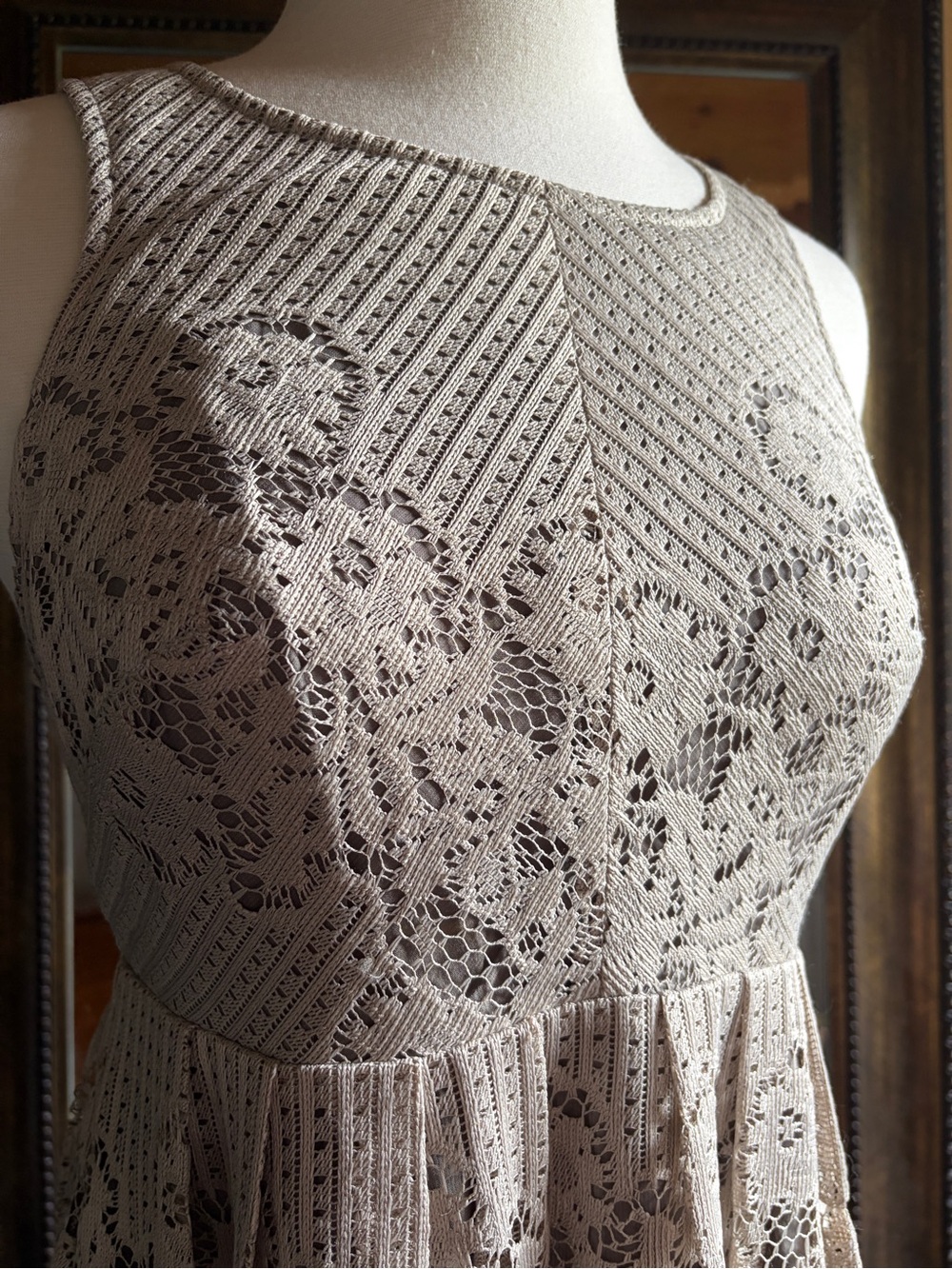 Free People short lace dress with raw hem and open back - Picture 2 of 10